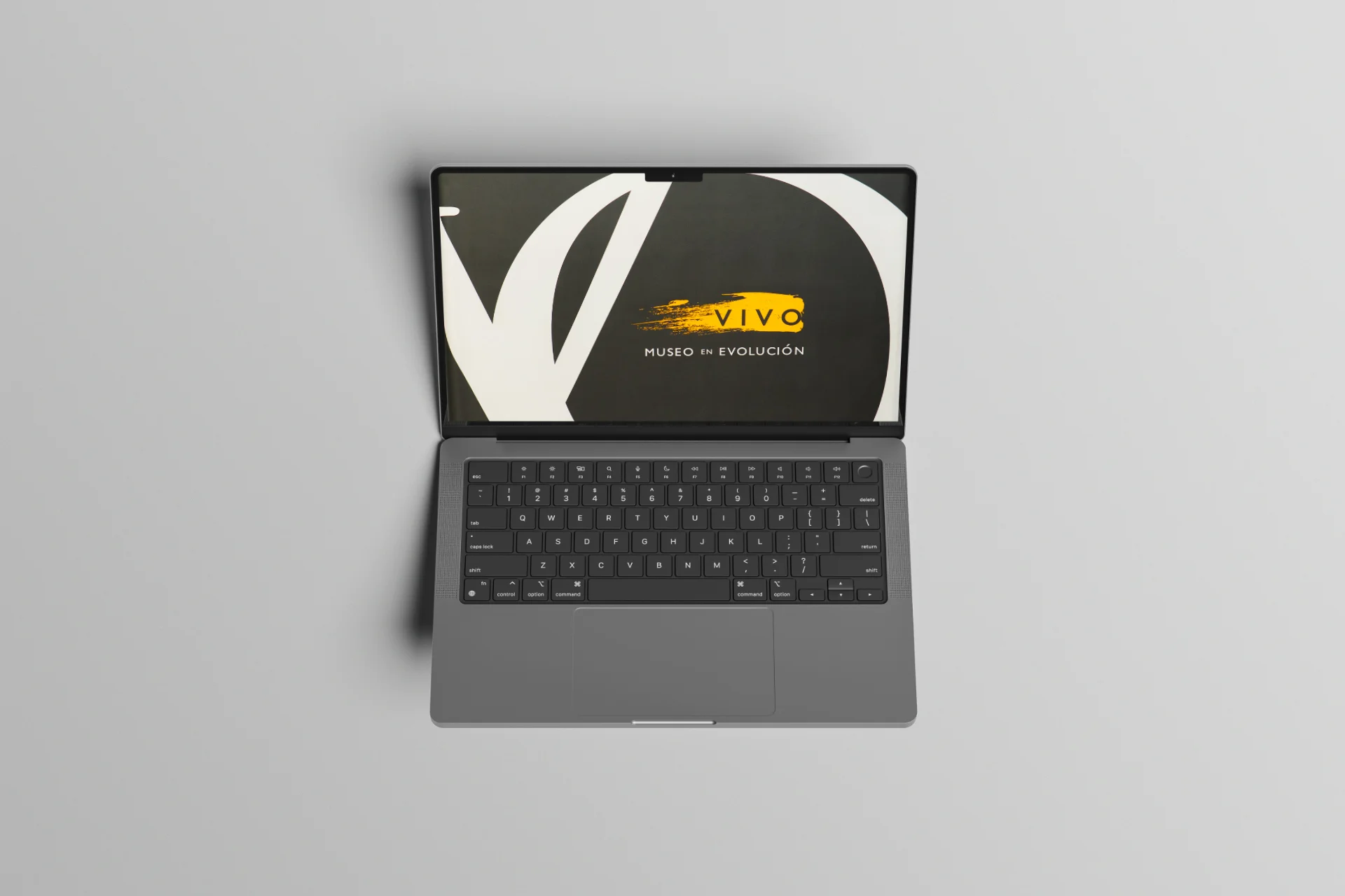 laptop con libro del museo