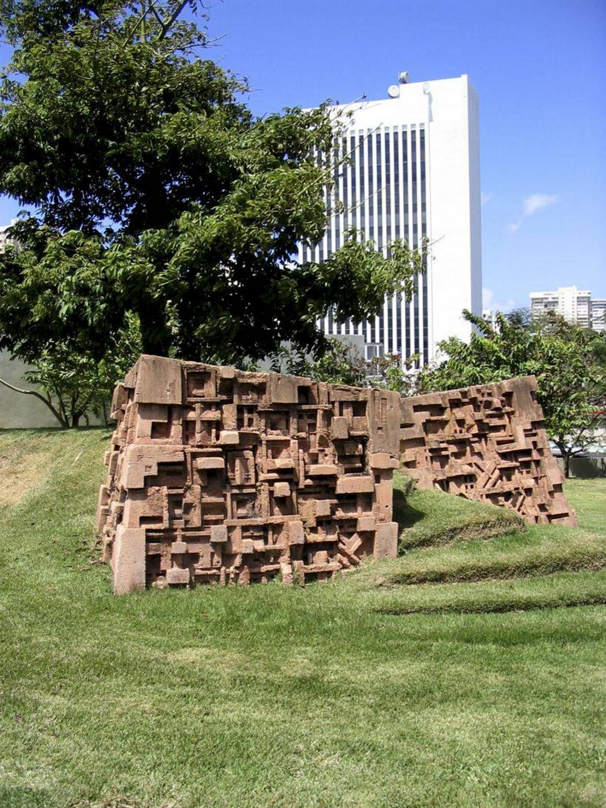 De los muros derruidos